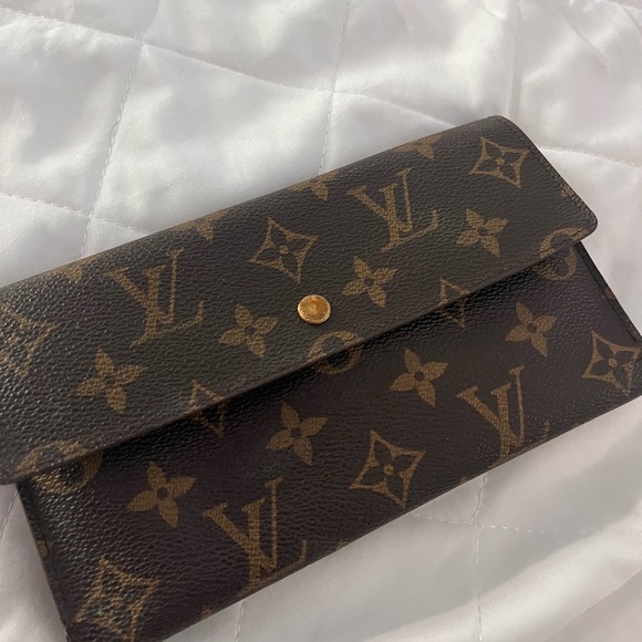 Louis Vuitton Monogram International Wallet
